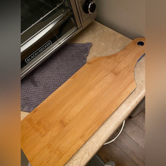 Handmade resin charcuterie board - Picture 2 of 3